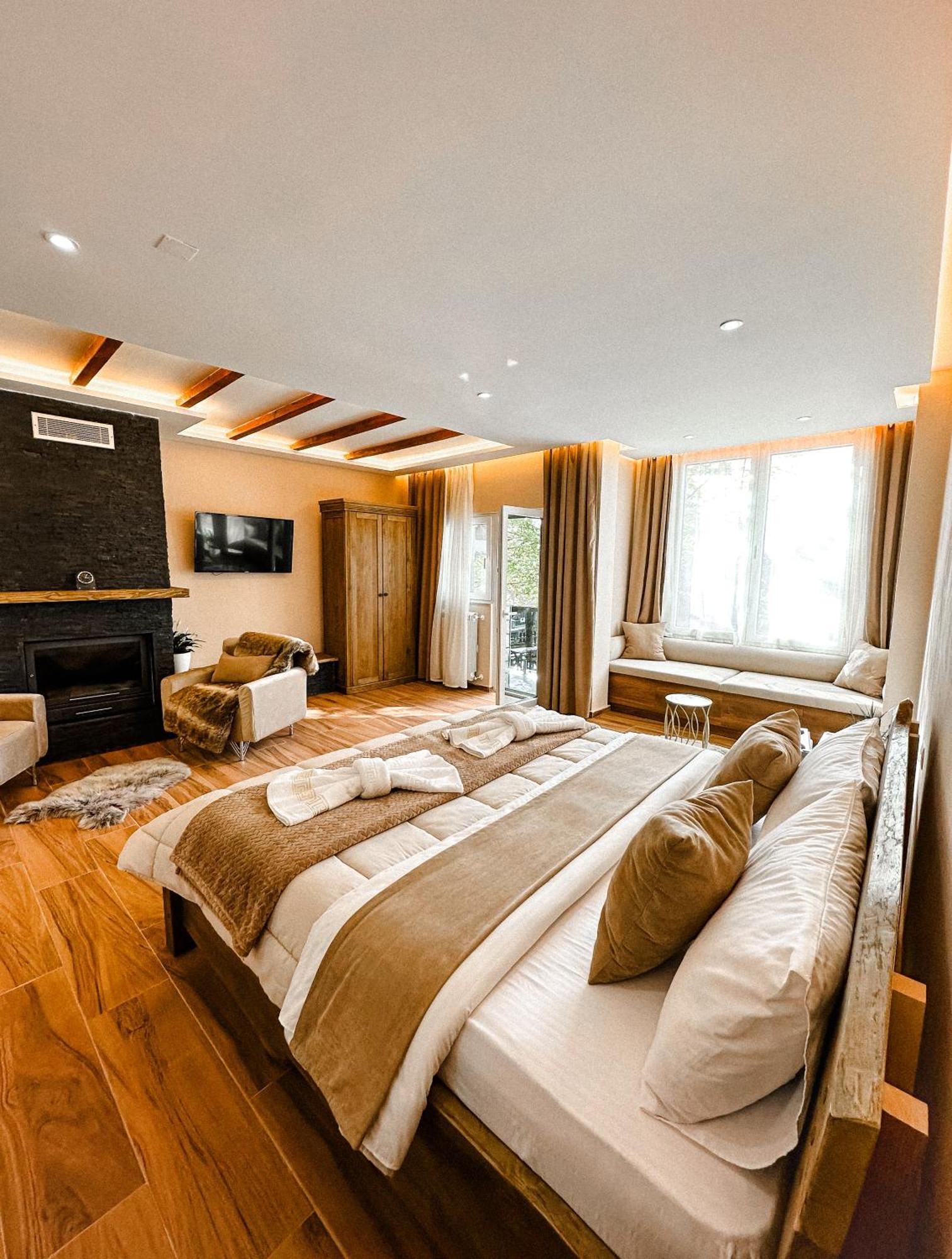Vila Alpini Razem ภายนอก รูปภาพ