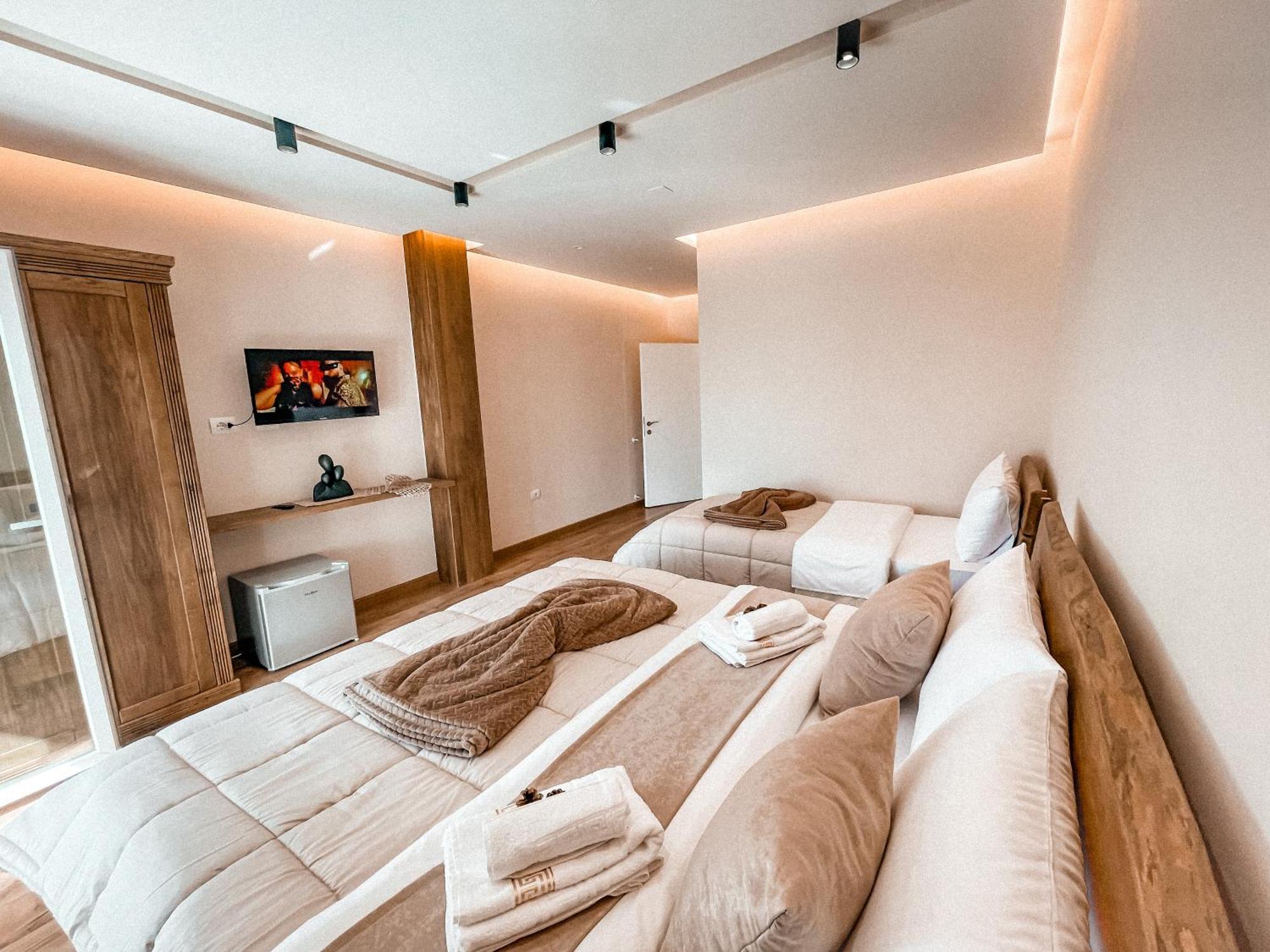 Vila Alpini Razem ภายนอก รูปภาพ
