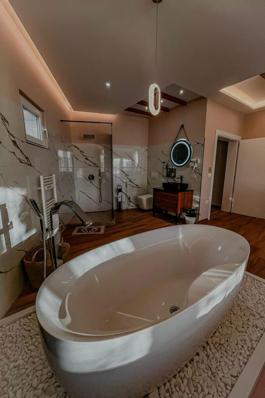 Vila Alpini Razem ภายนอก รูปภาพ