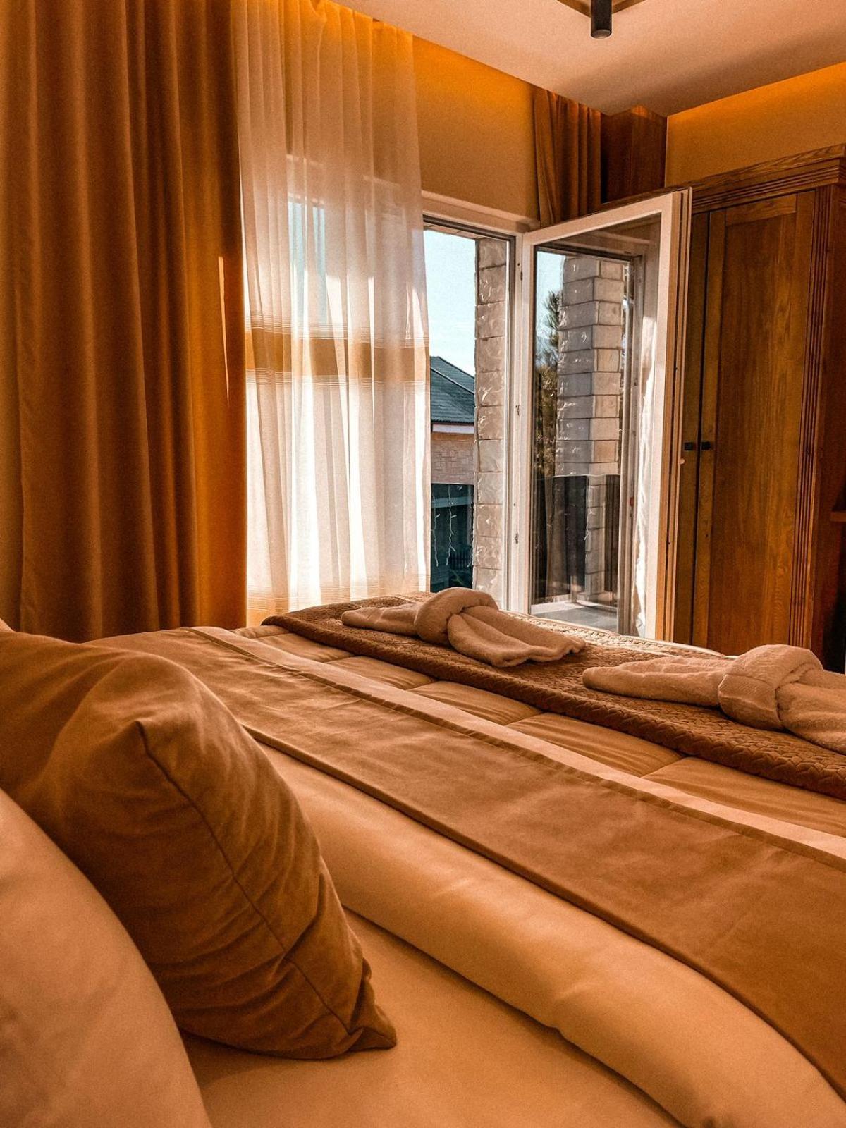 Vila Alpini Razem ภายนอก รูปภาพ